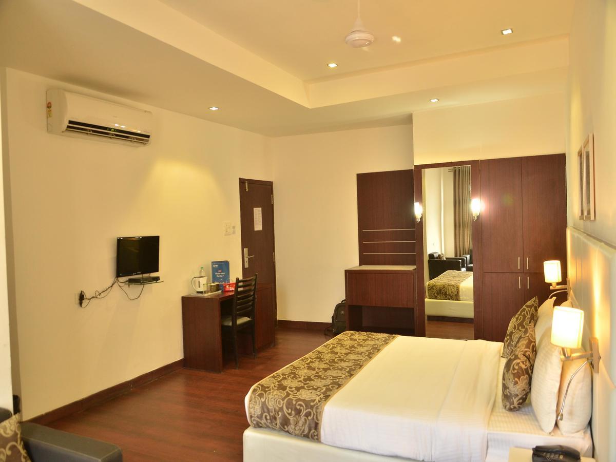 Oyo 2037 Hotel Manor Aurangabad  Bagian luar foto